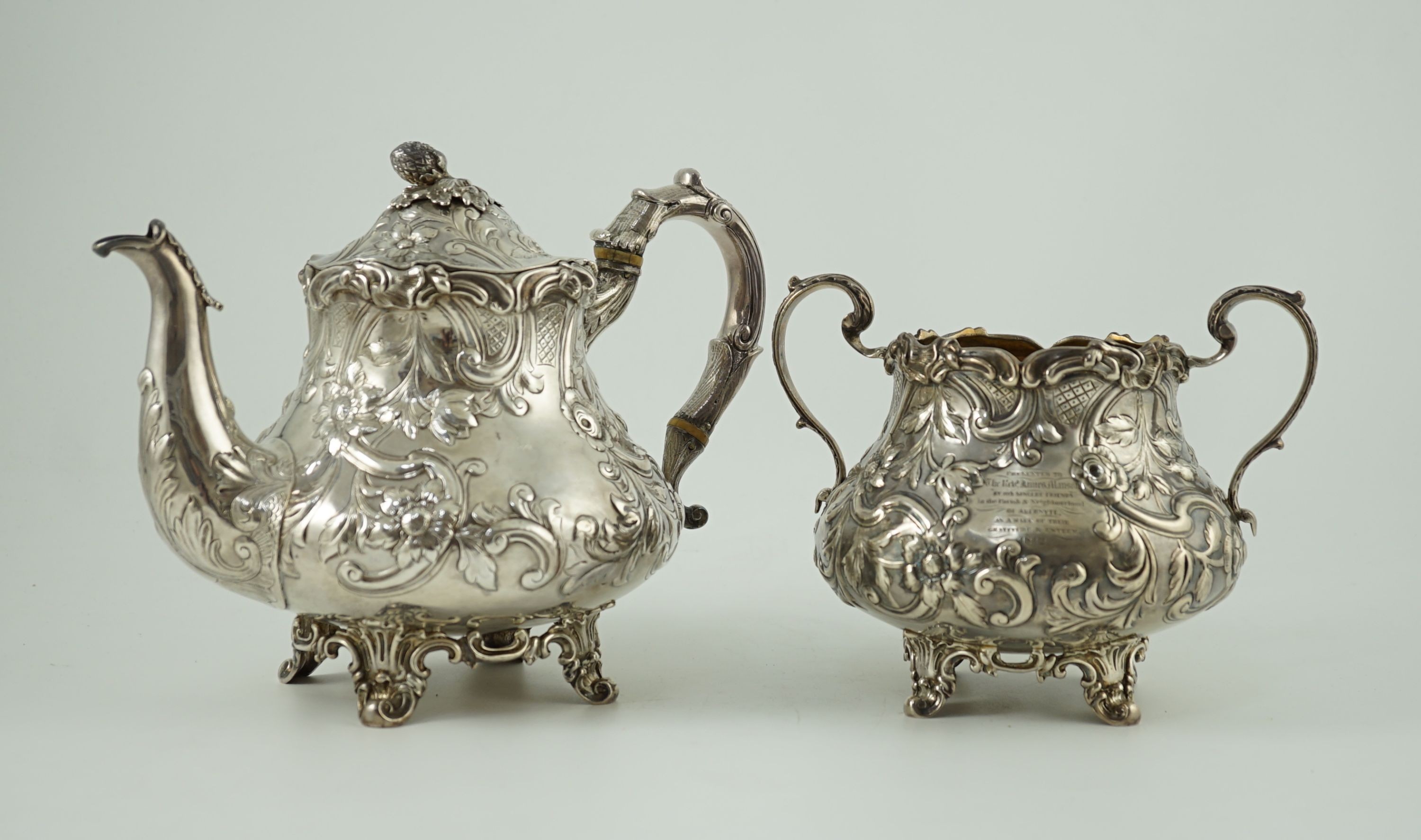 An early Victorian silver teapot and matching sugar bowl, by John Wellby